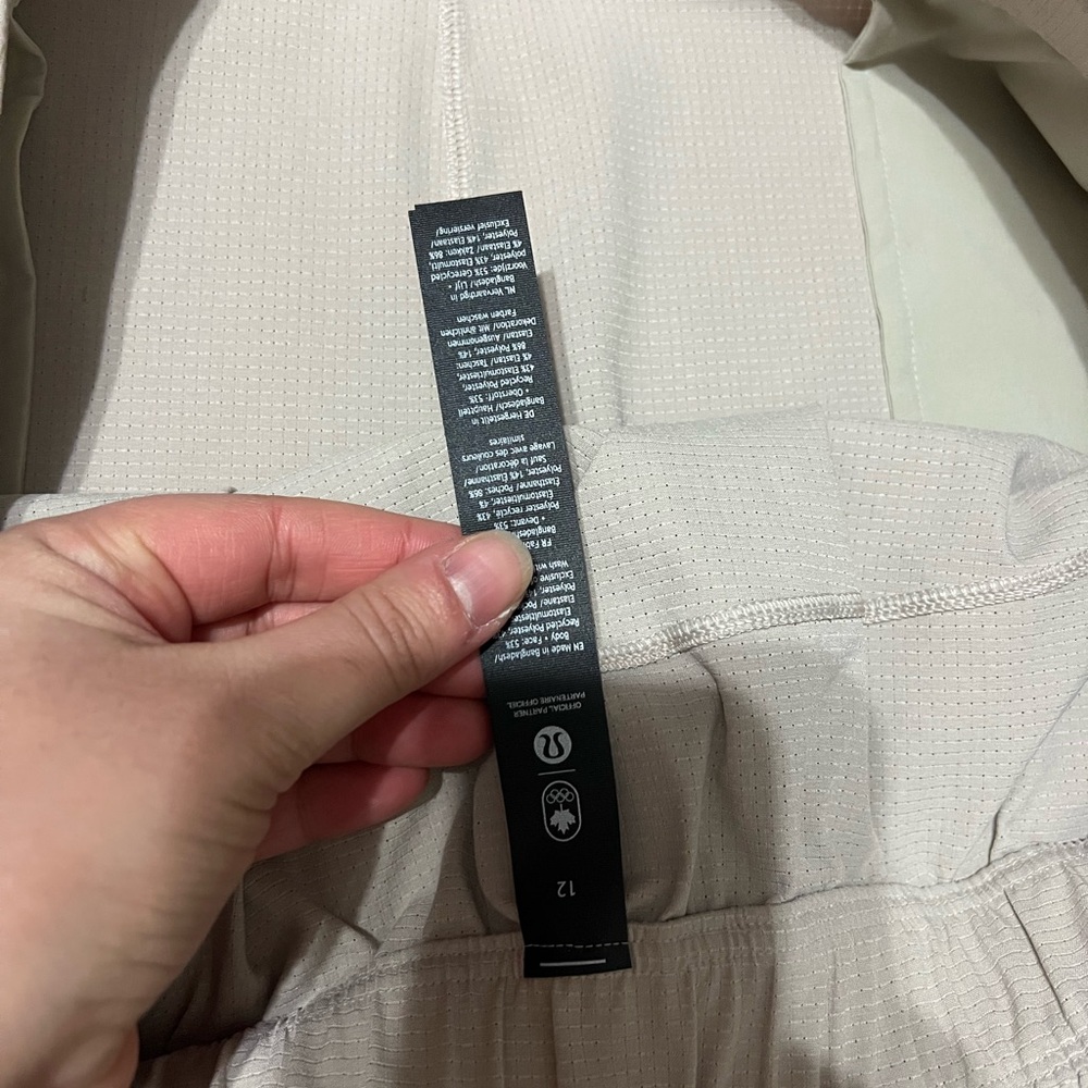 Lululemon woven air high rise short - Picture 6 of 6